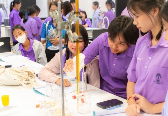 คณะวิทยาศาสตร์และเทคโนโลยี มหาวิทยาลัยราชภัฏกำแพงเพชร ร่วมกับกลุ่มสาระการเรียนรู้วิทยาศาสตร์และเทคโนโลยี โรงเรียนขาณุวิทยา จัดกิจกรรมการอบรมเชิงปฏิบัติการบูรณาการความรู้วิทยาศาสตร์