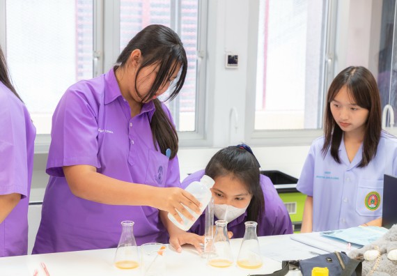 คณะวิทยาศาสตร์และเทคโนโลยี มหาวิทยาลัยราชภัฏกำแพงเพชร ร่วมกับกลุ่มสาระการเรียนรู้วิทยาศาสตร์และเทคโนโลยี โรงเรียนขาณุวิทยา จัดกิจกรรมการอบรมเชิงปฏิบัติการบูรณาการความรู้วิทยาศาสตร์