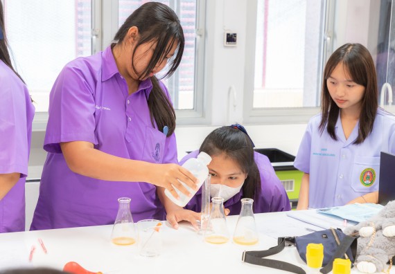 คณะวิทยาศาสตร์และเทคโนโลยี มหาวิทยาลัยราชภัฏกำแพงเพชร ร่วมกับกลุ่มสาระการเรียนรู้วิทยาศาสตร์และเทคโนโลยี โรงเรียนขาณุวิทยา จัดกิจกรรมการอบรมเชิงปฏิบัติการบูรณาการความรู้วิทยาศาสตร์