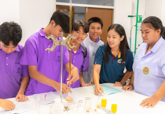 คณะวิทยาศาสตร์และเทคโนโลยี มหาวิทยาลัยราชภัฏกำแพงเพชร ร่วมกับกลุ่มสาระการเรียนรู้วิทยาศาสตร์และเทคโนโลยี โรงเรียนขาณุวิทยา จัดกิจกรรมการอบรมเชิงปฏิบัติการบูรณาการความรู้วิทยาศาสตร์