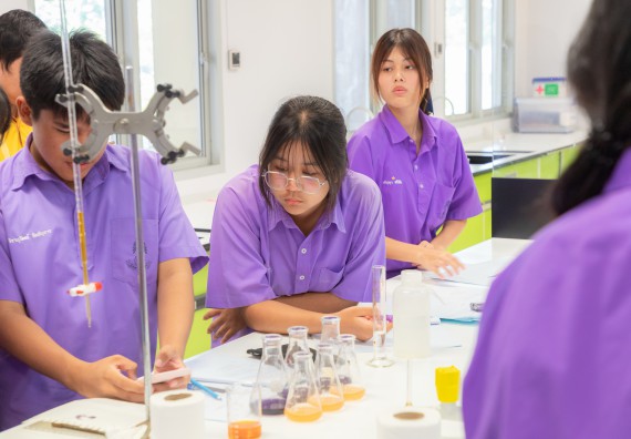 คณะวิทยาศาสตร์และเทคโนโลยี มหาวิทยาลัยราชภัฏกำแพงเพชร ร่วมกับกลุ่มสาระการเรียนรู้วิทยาศาสตร์และเทคโนโลยี โรงเรียนขาณุวิทยา จัดกิจกรรมการอบรมเชิงปฏิบัติการบูรณาการความรู้วิทยาศาสตร์