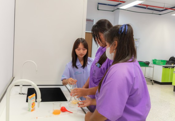 คณะวิทยาศาสตร์และเทคโนโลยี มหาวิทยาลัยราชภัฏกำแพงเพชร ร่วมกับกลุ่มสาระการเรียนรู้วิทยาศาสตร์และเทคโนโลยี โรงเรียนขาณุวิทยา จัดกิจกรรมการอบรมเชิงปฏิบัติการบูรณาการความรู้วิทยาศาสตร์