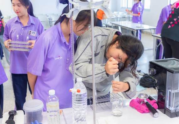 คณะวิทยาศาสตร์และเทคโนโลยี มหาวิทยาลัยราชภัฏกำแพงเพชร ร่วมกับกลุ่มสาระการเรียนรู้วิทยาศาสตร์และเทคโนโลยี โรงเรียนขาณุวิทยา จัดกิจกรรมการอบรมเชิงปฏิบัติการบูรณาการความรู้วิทยาศาสตร์