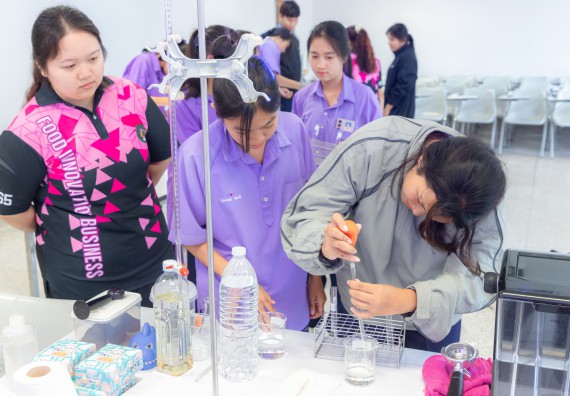 คณะวิทยาศาสตร์และเทคโนโลยี มหาวิทยาลัยราชภัฏกำแพงเพชร ร่วมกับกลุ่มสาระการเรียนรู้วิทยาศาสตร์และเทคโนโลยี โรงเรียนขาณุวิทยา จัดกิจกรรมการอบรมเชิงปฏิบัติการบูรณาการความรู้วิทยาศาสตร์