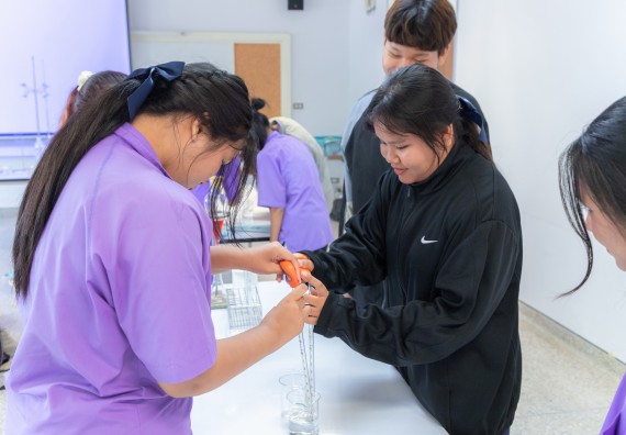 คณะวิทยาศาสตร์และเทคโนโลยี มหาวิทยาลัยราชภัฏกำแพงเพชร ร่วมกับกลุ่มสาระการเรียนรู้วิทยาศาสตร์และเทคโนโลยี โรงเรียนขาณุวิทยา จัดกิจกรรมการอบรมเชิงปฏิบัติการบูรณาการความรู้วิทยาศาสตร์