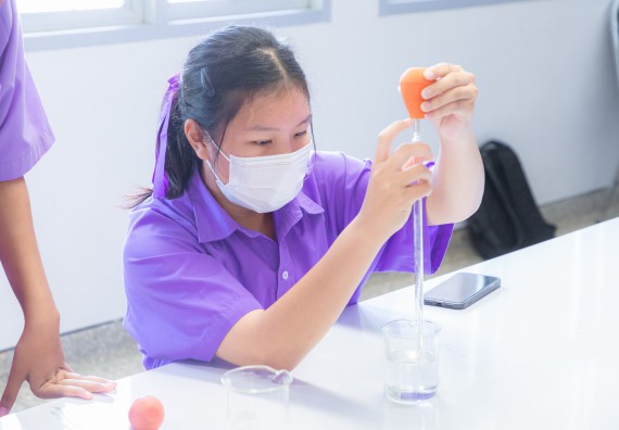 คณะวิทยาศาสตร์และเทคโนโลยี มหาวิทยาลัยราชภัฏกำแพงเพชร ร่วมกับกลุ่มสาระการเรียนรู้วิทยาศาสตร์และเทคโนโลยี โรงเรียนขาณุวิทยา จัดกิจกรรมการอบรมเชิงปฏิบัติการบูรณาการความรู้วิทยาศาสตร์