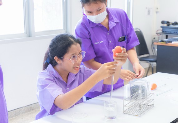 คณะวิทยาศาสตร์และเทคโนโลยี มหาวิทยาลัยราชภัฏกำแพงเพชร ร่วมกับกลุ่มสาระการเรียนรู้วิทยาศาสตร์และเทคโนโลยี โรงเรียนขาณุวิทยา จัดกิจกรรมการอบรมเชิงปฏิบัติการบูรณาการความรู้วิทยาศาสตร์