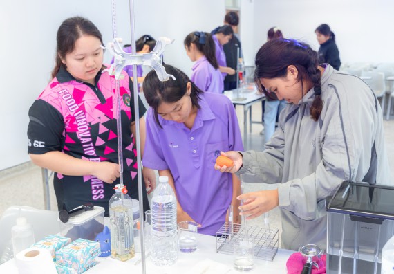 คณะวิทยาศาสตร์และเทคโนโลยี มหาวิทยาลัยราชภัฏกำแพงเพชร ร่วมกับกลุ่มสาระการเรียนรู้วิทยาศาสตร์และเทคโนโลยี โรงเรียนขาณุวิทยา จัดกิจกรรมการอบรมเชิงปฏิบัติการบูรณาการความรู้วิทยาศาสตร์