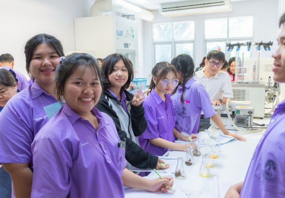 คณะวิทยาศาสตร์และเทคโนโลยี มหาวิทยาลัยราชภัฏกำแพงเพชร ร่วมกับกลุ่มสาระการเรียนรู้วิทยาศาสตร์และเทคโนโลยี โรงเรียนขาณุวิทยา จัดกิจกรรมการอบรมเชิงปฏิบัติการบูรณาการความรู้วิทยาศาสตร์