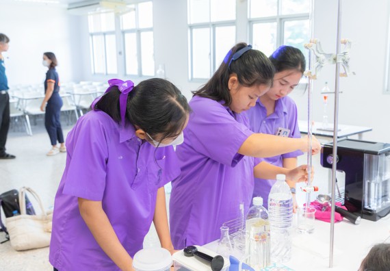 คณะวิทยาศาสตร์และเทคโนโลยี มหาวิทยาลัยราชภัฏกำแพงเพชร ร่วมกับกลุ่มสาระการเรียนรู้วิทยาศาสตร์และเทคโนโลยี โรงเรียนขาณุวิทยา จัดกิจกรรมการอบรมเชิงปฏิบัติการบูรณาการความรู้วิทยาศาสตร์