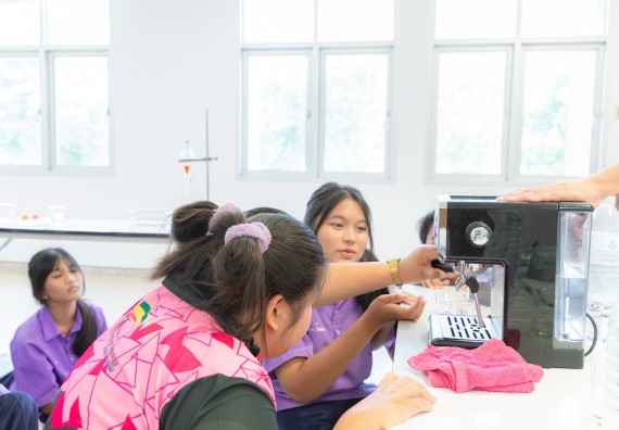 คณะวิทยาศาสตร์และเทคโนโลยี มหาวิทยาลัยราชภัฏกำแพงเพชร ร่วมกับกลุ่มสาระการเรียนรู้วิทยาศาสตร์และเทคโนโลยี โรงเรียนขาณุวิทยา จัดกิจกรรมการอบรมเชิงปฏิบัติการบูรณาการความรู้วิทยาศาสตร์