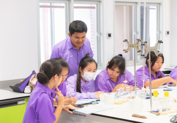 คณะวิทยาศาสตร์และเทคโนโลยี มหาวิทยาลัยราชภัฏกำแพงเพชร ร่วมกับกลุ่มสาระการเรียนรู้วิทยาศาสตร์และเทคโนโลยี โรงเรียนขาณุวิทยา จัดกิจกรรมการอบรมเชิงปฏิบัติการบูรณาการความรู้วิทยาศาสตร์