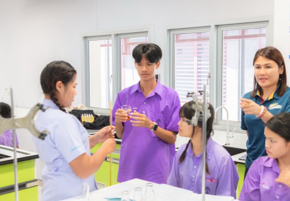 คณะวิทยาศาสตร์และเทคโนโลยี มหาวิทยาลัยราชภัฏกำแพงเพชร ร่วมกับกลุ่มสาระการเรียนรู้วิทยาศาสตร์และเทคโนโลยี โรงเรียนขาณุวิทยา จัดกิจกรรมการอบรมเชิงปฏิบัติการบูรณาการความรู้วิทยาศาสตร์