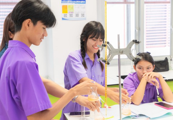 คณะวิทยาศาสตร์และเทคโนโลยี มหาวิทยาลัยราชภัฏกำแพงเพชร ร่วมกับกลุ่มสาระการเรียนรู้วิทยาศาสตร์และเทคโนโลยี โรงเรียนขาณุวิทยา จัดกิจกรรมการอบรมเชิงปฏิบัติการบูรณาการความรู้วิทยาศาสตร์