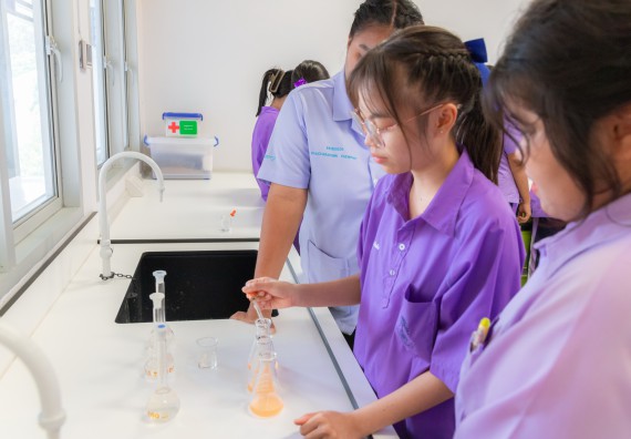 คณะวิทยาศาสตร์และเทคโนโลยี มหาวิทยาลัยราชภัฏกำแพงเพชร ร่วมกับกลุ่มสาระการเรียนรู้วิทยาศาสตร์และเทคโนโลยี โรงเรียนขาณุวิทยา จัดกิจกรรมการอบรมเชิงปฏิบัติการบูรณาการความรู้วิทยาศาสตร์