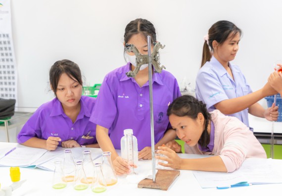 คณะวิทยาศาสตร์และเทคโนโลยี มหาวิทยาลัยราชภัฏกำแพงเพชร ร่วมกับกลุ่มสาระการเรียนรู้วิทยาศาสตร์และเทคโนโลยี โรงเรียนขาณุวิทยา จัดกิจกรรมการอบรมเชิงปฏิบัติการบูรณาการความรู้วิทยาศาสตร์