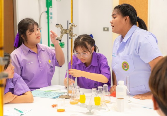 คณะวิทยาศาสตร์และเทคโนโลยี มหาวิทยาลัยราชภัฏกำแพงเพชร ร่วมกับกลุ่มสาระการเรียนรู้วิทยาศาสตร์และเทคโนโลยี โรงเรียนขาณุวิทยา จัดกิจกรรมการอบรมเชิงปฏิบัติการบูรณาการความรู้วิทยาศาสตร์