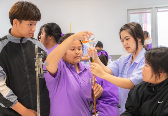 คณะวิทยาศาสตร์และเทคโนโลยี มหาวิทยาลัยราชภัฏกำแพงเพชร ร่วมกับกลุ่มสาระการเรียนรู้วิทยาศาสตร์และเทคโนโลยี โรงเรียนขาณุวิทยา จัดกิจกรรมการอบรมเชิงปฏิบัติการบูรณาการความรู้วิทยาศาสตร์