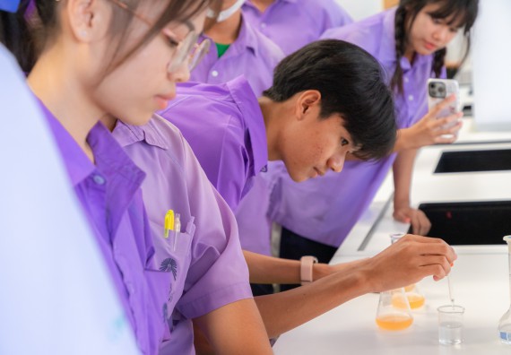 คณะวิทยาศาสตร์และเทคโนโลยี มหาวิทยาลัยราชภัฏกำแพงเพชร ร่วมกับกลุ่มสาระการเรียนรู้วิทยาศาสตร์และเทคโนโลยี โรงเรียนขาณุวิทยา จัดกิจกรรมการอบรมเชิงปฏิบัติการบูรณาการความรู้วิทยาศาสตร์