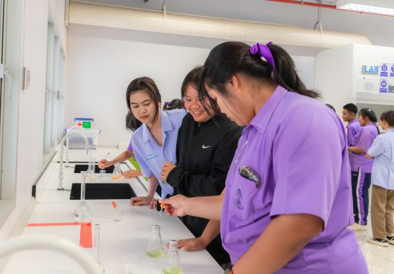 คณะวิทยาศาสตร์และเทคโนโลยี มหาวิทยาลัยราชภัฏกำแพงเพชร ร่วมกับกลุ่มสาระการเรียนรู้วิทยาศาสตร์และเทคโนโลยี โรงเรียนขาณุวิทยา จัดกิจกรรมการอบรมเชิงปฏิบัติการบูรณาการความรู้วิทยาศาสตร์