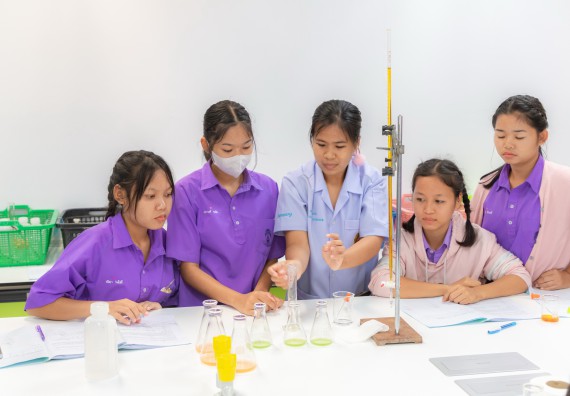 คณะวิทยาศาสตร์และเทคโนโลยี มหาวิทยาลัยราชภัฏกำแพงเพชร ร่วมกับกลุ่มสาระการเรียนรู้วิทยาศาสตร์และเทคโนโลยี โรงเรียนขาณุวิทยา จัดกิจกรรมการอบรมเชิงปฏิบัติการบูรณาการความรู้วิทยาศาสตร์