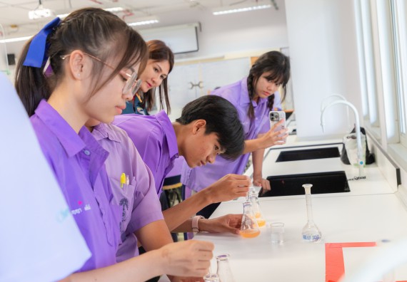 คณะวิทยาศาสตร์และเทคโนโลยี มหาวิทยาลัยราชภัฏกำแพงเพชร ร่วมกับกลุ่มสาระการเรียนรู้วิทยาศาสตร์และเทคโนโลยี โรงเรียนขาณุวิทยา จัดกิจกรรมการอบรมเชิงปฏิบัติการบูรณาการความรู้วิทยาศาสตร์