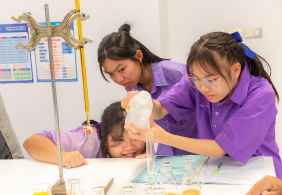 คณะวิทยาศาสตร์และเทคโนโลยี มหาวิทยาลัยราชภัฏกำแพงเพชร ร่วมกับกลุ่มสาระการเรียนรู้วิทยาศาสตร์และเทคโนโลยี โรงเรียนขาณุวิทยา จัดกิจกรรมการอบรมเชิงปฏิบัติการบูรณาการความรู้วิทยาศาสตร์