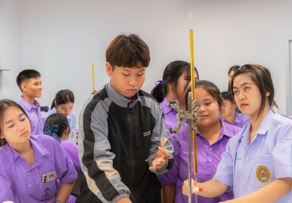 คณะวิทยาศาสตร์และเทคโนโลยี มหาวิทยาลัยราชภัฏกำแพงเพชร ร่วมกับกลุ่มสาระการเรียนรู้วิทยาศาสตร์และเทคโนโลยี โรงเรียนขาณุวิทยา จัดกิจกรรมการอบรมเชิงปฏิบัติการบูรณาการความรู้วิทยาศาสตร์