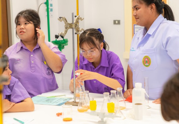 คณะวิทยาศาสตร์และเทคโนโลยี มหาวิทยาลัยราชภัฏกำแพงเพชร ร่วมกับกลุ่มสาระการเรียนรู้วิทยาศาสตร์และเทคโนโลยี โรงเรียนขาณุวิทยา จัดกิจกรรมการอบรมเชิงปฏิบัติการบูรณาการความรู้วิทยาศาสตร์