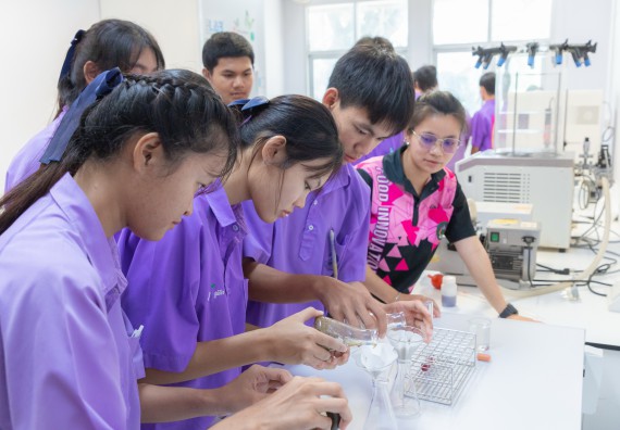 คณะวิทยาศาสตร์และเทคโนโลยี มหาวิทยาลัยราชภัฏกำแพงเพชร ร่วมกับกลุ่มสาระการเรียนรู้วิทยาศาสตร์และเทคโนโลยี โรงเรียนขาณุวิทยา จัดกิจกรรมการอบรมเชิงปฏิบัติการบูรณาการความรู้วิทยาศาสตร์