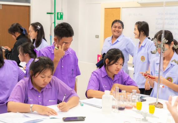 คณะวิทยาศาสตร์และเทคโนโลยี มหาวิทยาลัยราชภัฏกำแพงเพชร ร่วมกับกลุ่มสาระการเรียนรู้วิทยาศาสตร์และเทคโนโลยี โรงเรียนขาณุวิทยา จัดกิจกรรมการอบรมเชิงปฏิบัติการบูรณาการความรู้วิทยาศาสตร์