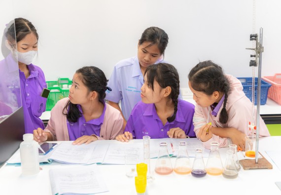 คณะวิทยาศาสตร์และเทคโนโลยี มหาวิทยาลัยราชภัฏกำแพงเพชร ร่วมกับกลุ่มสาระการเรียนรู้วิทยาศาสตร์และเทคโนโลยี โรงเรียนขาณุวิทยา จัดกิจกรรมการอบรมเชิงปฏิบัติการบูรณาการความรู้วิทยาศาสตร์