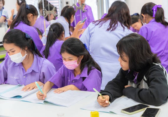 คณะวิทยาศาสตร์และเทคโนโลยี มหาวิทยาลัยราชภัฏกำแพงเพชร ร่วมกับกลุ่มสาระการเรียนรู้วิทยาศาสตร์และเทคโนโลยี โรงเรียนขาณุวิทยา จัดกิจกรรมการอบรมเชิงปฏิบัติการบูรณาการความรู้วิทยาศาสตร์