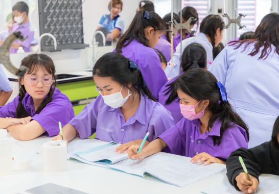 คณะวิทยาศาสตร์และเทคโนโลยี มหาวิทยาลัยราชภัฏกำแพงเพชร ร่วมกับกลุ่มสาระการเรียนรู้วิทยาศาสตร์และเทคโนโลยี โรงเรียนขาณุวิทยา จัดกิจกรรมการอบรมเชิงปฏิบัติการบูรณาการความรู้วิทยาศาสตร์