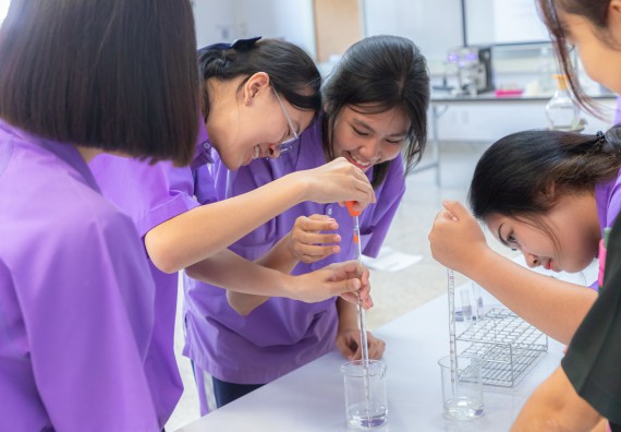 คณะวิทยาศาสตร์และเทคโนโลยี มหาวิทยาลัยราชภัฏกำแพงเพชร ร่วมกับกลุ่มสาระการเรียนรู้วิทยาศาสตร์และเทคโนโลยี โรงเรียนขาณุวิทยา จัดกิจกรรมการอบรมเชิงปฏิบัติการบูรณาการความรู้วิทยาศาสตร์