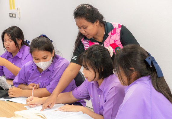 คณะวิทยาศาสตร์และเทคโนโลยี มหาวิทยาลัยราชภัฏกำแพงเพชร ร่วมกับกลุ่มสาระการเรียนรู้วิทยาศาสตร์และเทคโนโลยี โรงเรียนขาณุวิทยา จัดกิจกรรมการอบรมเชิงปฏิบัติการบูรณาการความรู้วิทยาศาสตร์