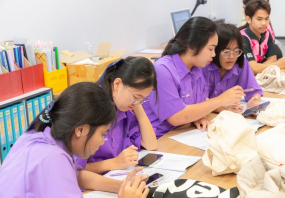 คณะวิทยาศาสตร์และเทคโนโลยี มหาวิทยาลัยราชภัฏกำแพงเพชร ร่วมกับกลุ่มสาระการเรียนรู้วิทยาศาสตร์และเทคโนโลยี โรงเรียนขาณุวิทยา จัดกิจกรรมการอบรมเชิงปฏิบัติการบูรณาการความรู้วิทยาศาสตร์