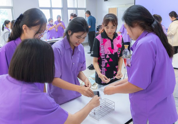 คณะวิทยาศาสตร์และเทคโนโลยี มหาวิทยาลัยราชภัฏกำแพงเพชร ร่วมกับกลุ่มสาระการเรียนรู้วิทยาศาสตร์และเทคโนโลยี โรงเรียนขาณุวิทยา จัดกิจกรรมการอบรมเชิงปฏิบัติการบูรณาการความรู้วิทยาศาสตร์