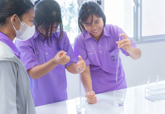 คณะวิทยาศาสตร์และเทคโนโลยี มหาวิทยาลัยราชภัฏกำแพงเพชร ร่วมกับกลุ่มสาระการเรียนรู้วิทยาศาสตร์และเทคโนโลยี โรงเรียนขาณุวิทยา จัดกิจกรรมการอบรมเชิงปฏิบัติการบูรณาการความรู้วิทยาศาสตร์