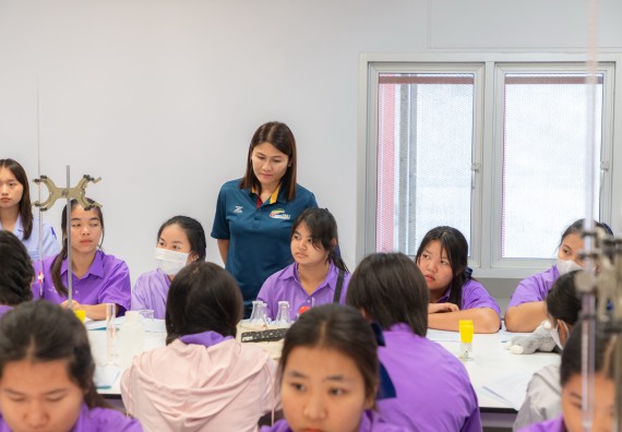 คณะวิทยาศาสตร์และเทคโนโลยี มหาวิทยาลัยราชภัฏกำแพงเพชร ร่วมกับกลุ่มสาระการเรียนรู้วิทยาศาสตร์และเทคโนโลยี โรงเรียนขาณุวิทยา จัดกิจกรรมการอบรมเชิงปฏิบัติการบูรณาการความรู้วิทยาศาสตร์