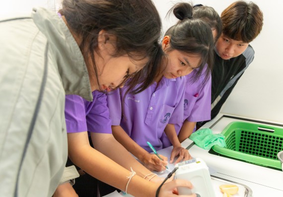 คณะวิทยาศาสตร์และเทคโนโลยี มหาวิทยาลัยราชภัฏกำแพงเพชร ร่วมกับกลุ่มสาระการเรียนรู้วิทยาศาสตร์และเทคโนโลยี โรงเรียนขาณุวิทยา จัดกิจกรรมการอบรมเชิงปฏิบัติการบูรณาการความรู้วิทยาศาสตร์