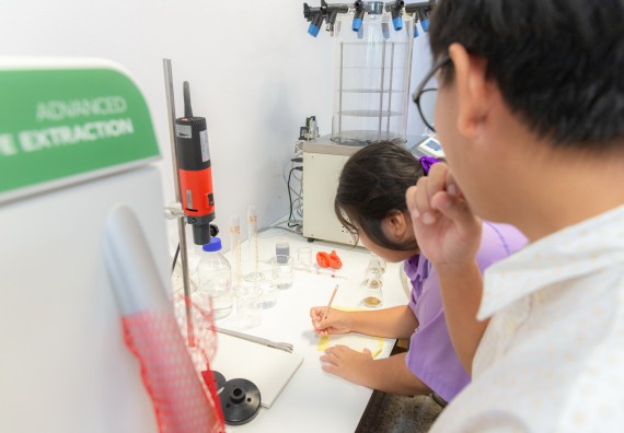 คณะวิทยาศาสตร์และเทคโนโลยี มหาวิทยาลัยราชภัฏกำแพงเพชร ร่วมกับกลุ่มสาระการเรียนรู้วิทยาศาสตร์และเทคโนโลยี โรงเรียนขาณุวิทยา จัดกิจกรรมการอบรมเชิงปฏิบัติการบูรณาการความรู้วิทยาศาสตร์