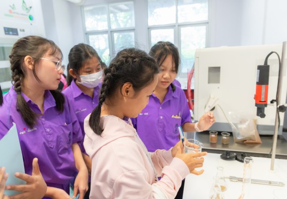 คณะวิทยาศาสตร์และเทคโนโลยี มหาวิทยาลัยราชภัฏกำแพงเพชร ร่วมกับกลุ่มสาระการเรียนรู้วิทยาศาสตร์และเทคโนโลยี โรงเรียนขาณุวิทยา จัดกิจกรรมการอบรมเชิงปฏิบัติการบูรณาการความรู้วิทยาศาสตร์