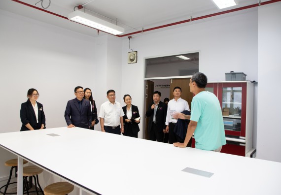 ภาพกิจกรรม  คณะวิทยาศาสตร์และเทคโนโลยี ต้อนรับคณะผู้บริหารวิทยาลัยอาชีวศึกษาและเทคนิคสิบสองปันนา ประเทศสาธารณรัฐ ประชาชนจีน เข้าเยี่ยมชมห้องปฏิบัติการทางวิทยาศาสตร์