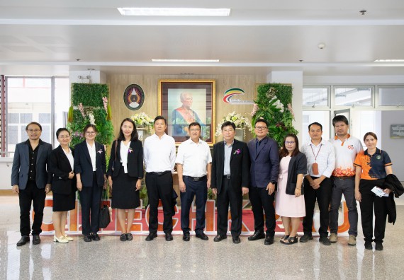 ภาพกิจกรรม  คณะวิทยาศาสตร์และเทคโนโลยี ต้อนรับคณะผู้บริหารวิทยาลัยอาชีวศึกษาและเทคนิคสิบสองปันนา ประเทศสาธารณรัฐ ประชาชนจีน เข้าเยี่ยมชมห้องปฏิบัติการทางวิทยาศาสตร์