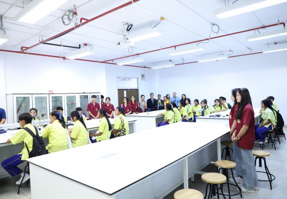 ภาพกิจกรรม  คณะวิทยาศาสตร์และเทคโนโลยี มหาวิทยาลัยราชภัฏกำแพงเพชร ร่วมกับโรงเรียนบ่อแก้ววิทยา จัดโครงการค่ายวิทยาศาสตร์