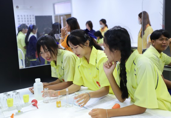 ภาพกิจกรรม  คณะวิทยาศาสตร์และเทคโนโลยี มหาวิทยาลัยราชภัฏกำแพงเพชร ร่วมกับโรงเรียนบ่อแก้ววิทยา จัดโครงการค่ายวิทยาศาสตร์