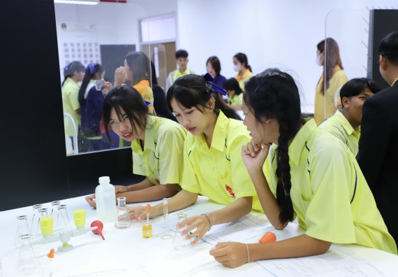 ภาพกิจกรรม  คณะวิทยาศาสตร์และเทคโนโลยี มหาวิทยาลัยราชภัฏกำแพงเพชร ร่วมกับโรงเรียนบ่อแก้ววิทยา จัดโครงการค่ายวิทยาศาสตร์