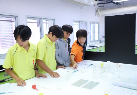 ภาพกิจกรรม  คณะวิทยาศาสตร์และเทคโนโลยี มหาวิทยาลัยราชภัฏกำแพงเพชร ร่วมกับโรงเรียนบ่อแก้ววิทยา จัดโครงการค่ายวิทยาศาสตร์