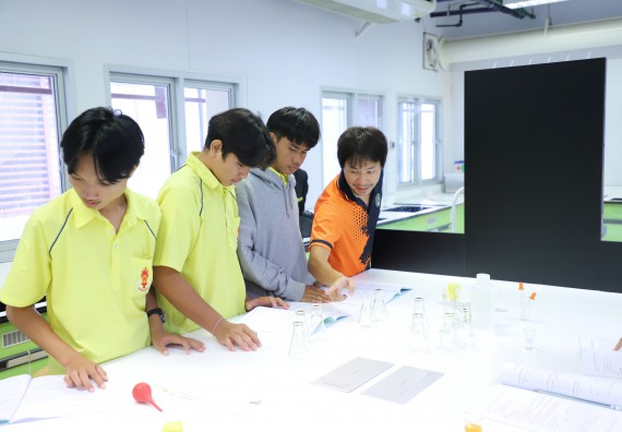 ภาพกิจกรรม  คณะวิทยาศาสตร์และเทคโนโลยี มหาวิทยาลัยราชภัฏกำแพงเพชร ร่วมกับโรงเรียนบ่อแก้ววิทยา จัดโครงการค่ายวิทยาศาสตร์